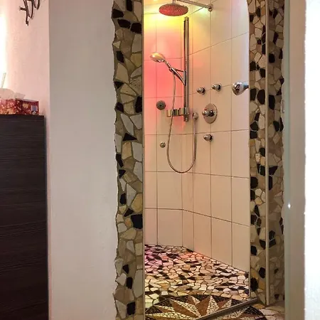 Ferien Haus - Ferienwohnung Lorena דירה ניוסטיפט אים סטובאיטל