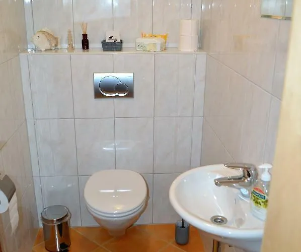 Ferien Haus - Ferienwohnung Lorena * نيوستيف ام ستوبيتا