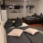 アパート Ferien Haus - Ferienwohnung Lorena ノイシュティフト・イム・シュトゥーバイタール